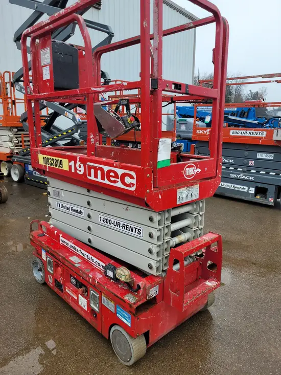 2018 MEC MICRO 19 Scissor Lift