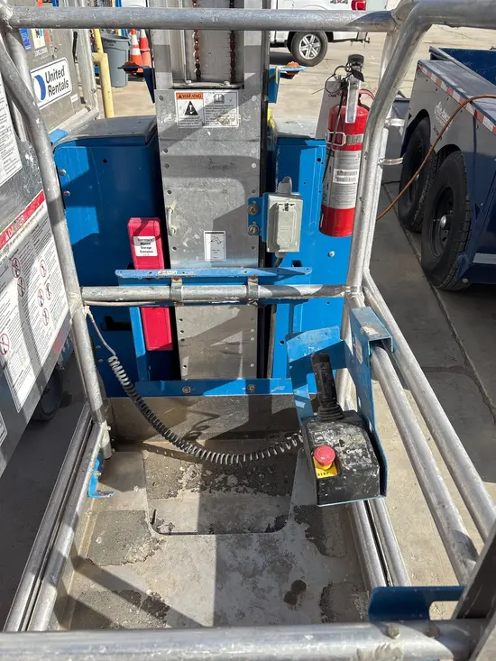 2018 Genie GR-20 Self-Propelled One-Person Lift