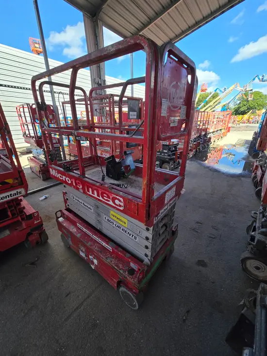 2018 MEC MICRO 19 Scissor Lift