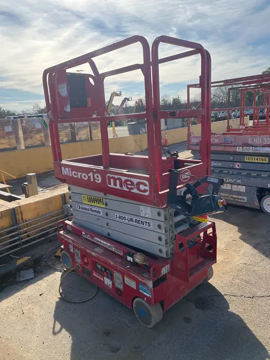 2018 MEC MICRO 19 Scissor Lift
