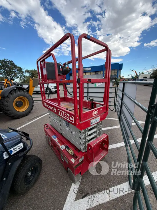 2018 MEC MICRO 19 Scissor Lift