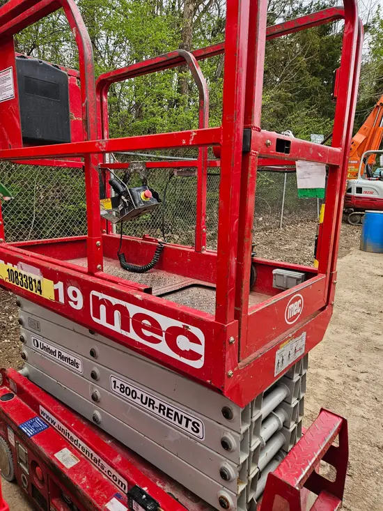 2018 MEC MICRO 19 Scissor Lift