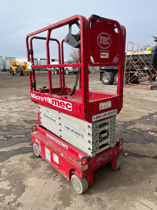 2018 MEC MICRO 19 Scissor Lift