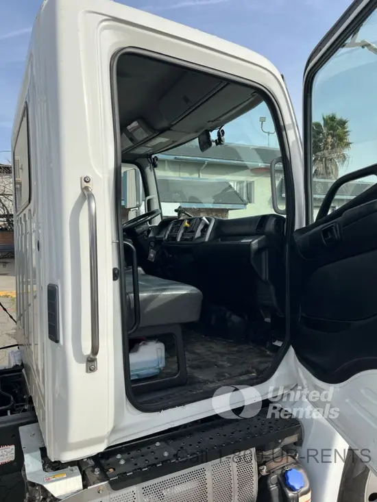 2019 HINO 268DCD4X2