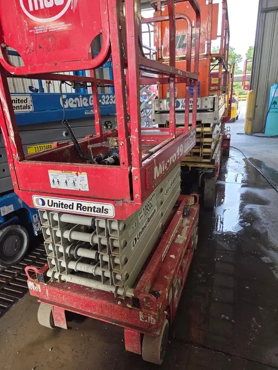 2019 MEC MICRO 19 Scissor Lift