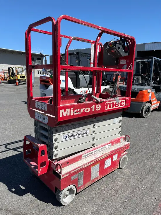 2018 MEC MICRO 19 Scissor Lift