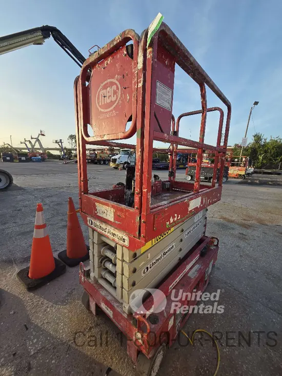 2020 MEC MICRO 19 Scissor Lift