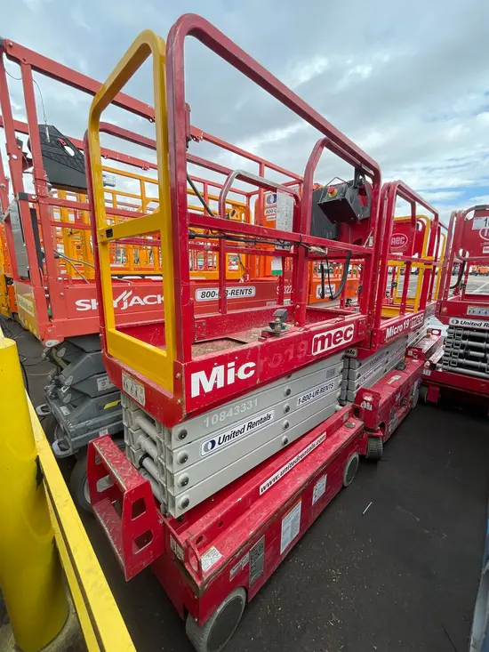2018 MEC MICRO 19 Scissor Lift