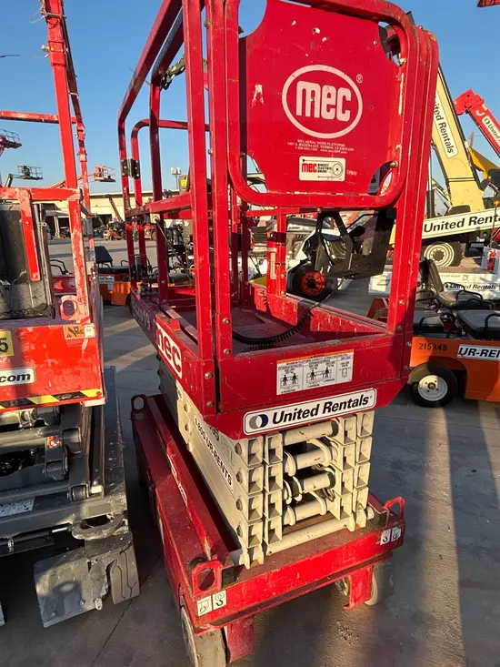 2019 MEC MICRO 19 Scissor Lift