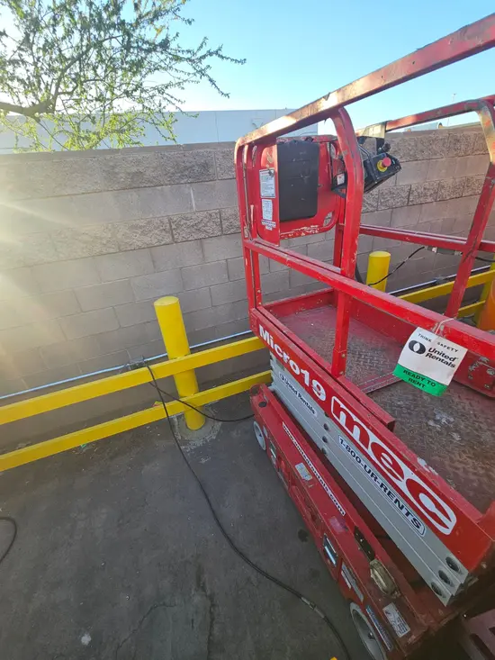 2018 MEC MICRO 19 Scissor Lift