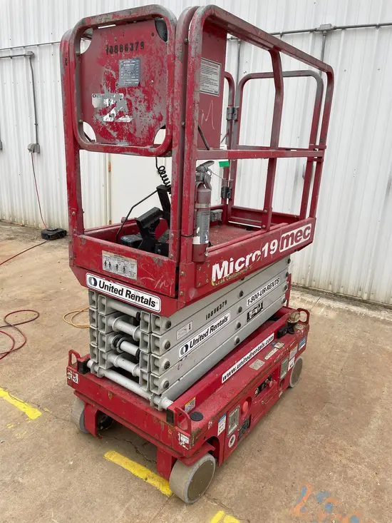 2019 MEC MICRO 19 Scissor Lift