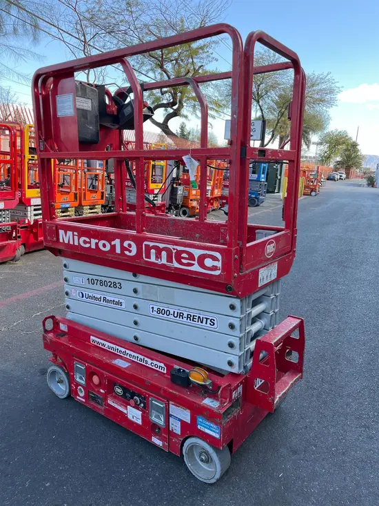2018 MEC MICRO 19 Scissor Lift