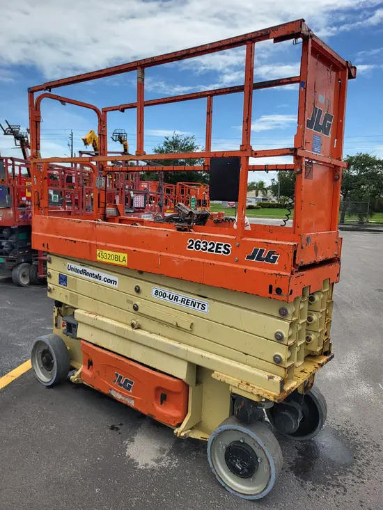 2017 JLG 2632ES