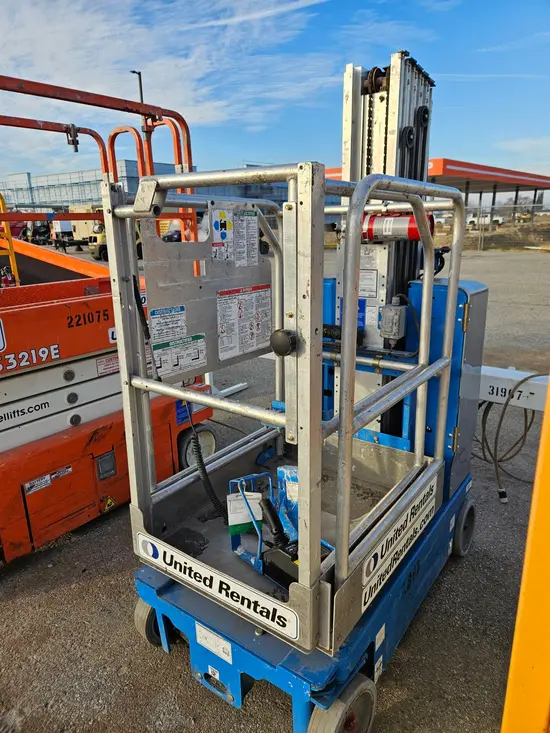 2018 Genie GR-20 Self-Propelled One-Person Lift