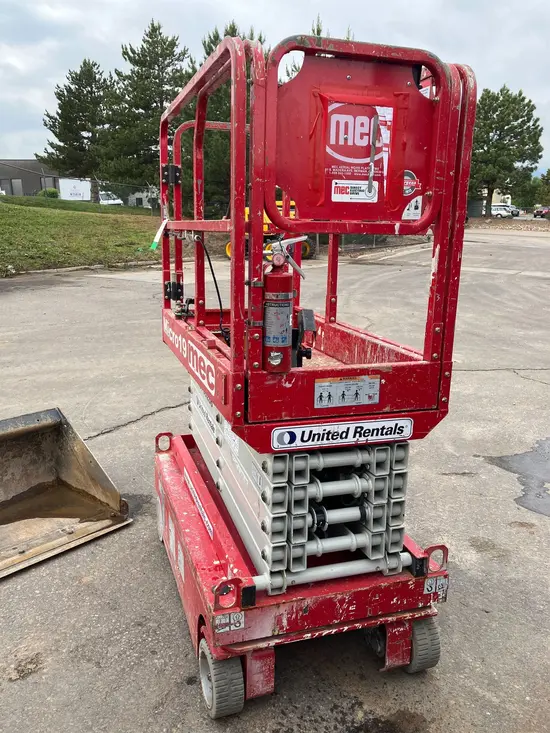 2018 MEC MICRO 19 Scissor Lift