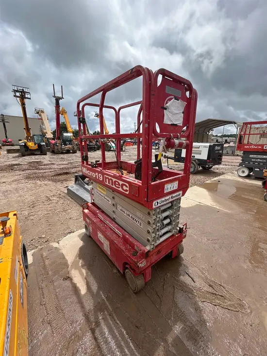 2019 MEC MICRO 19 Scissor Lift