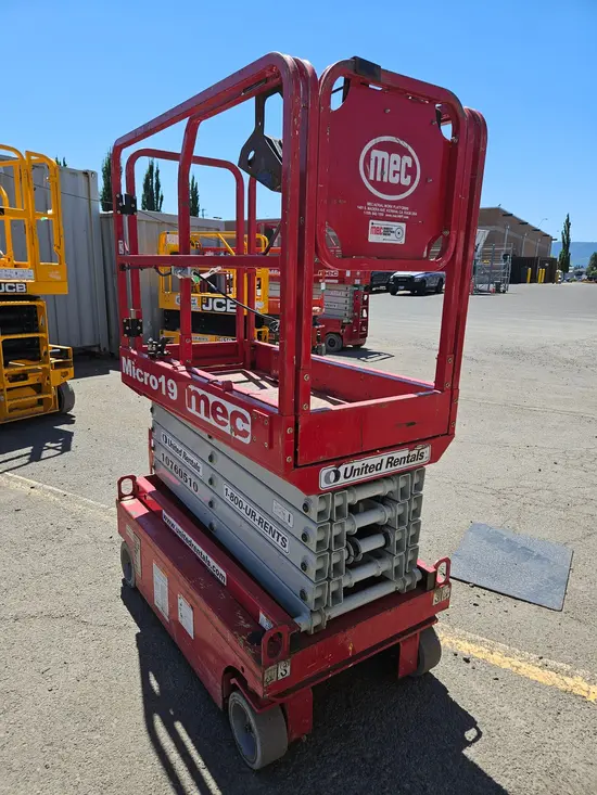 2018 MEC MICRO 19 Scissor Lift