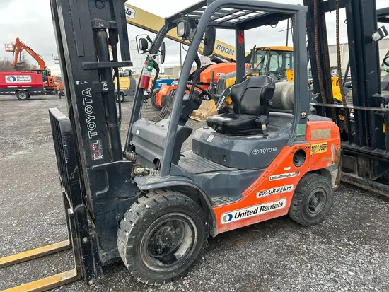 2018 Toyota 8FGU30 Warehouse Forklift