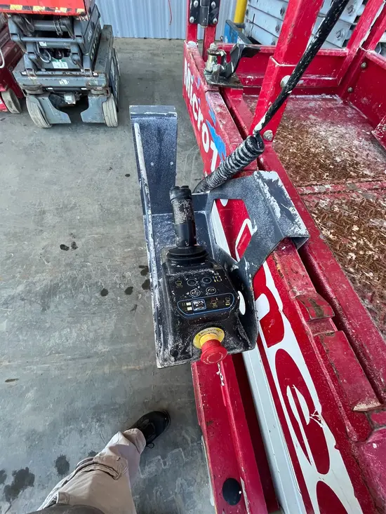 2018 MEC MICRO 19 Scissor Lift