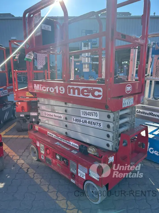 2019 MEC MICRO 19 Scissor Lift