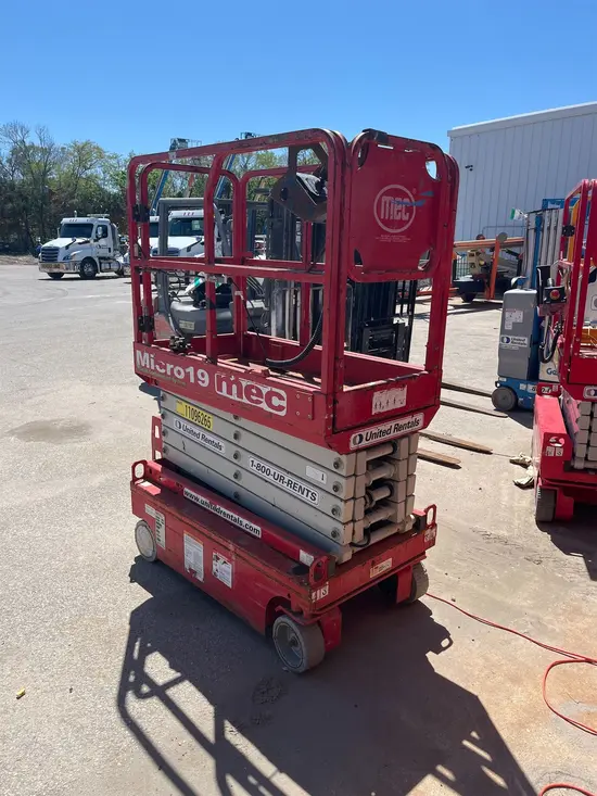 2020 MEC MICRO 19 Scissor Lift