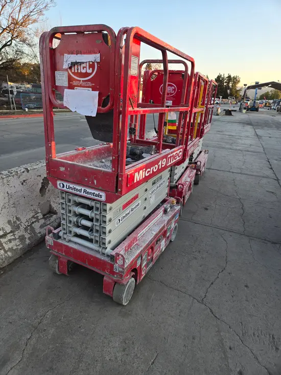2018 MEC MICRO 19 Scissor Lift
