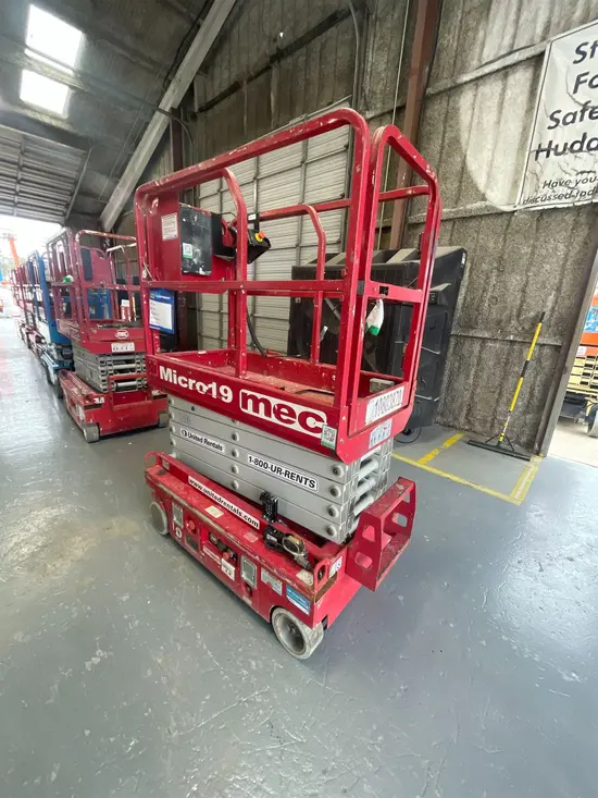 2018 MEC MICRO 19 Scissor Lift