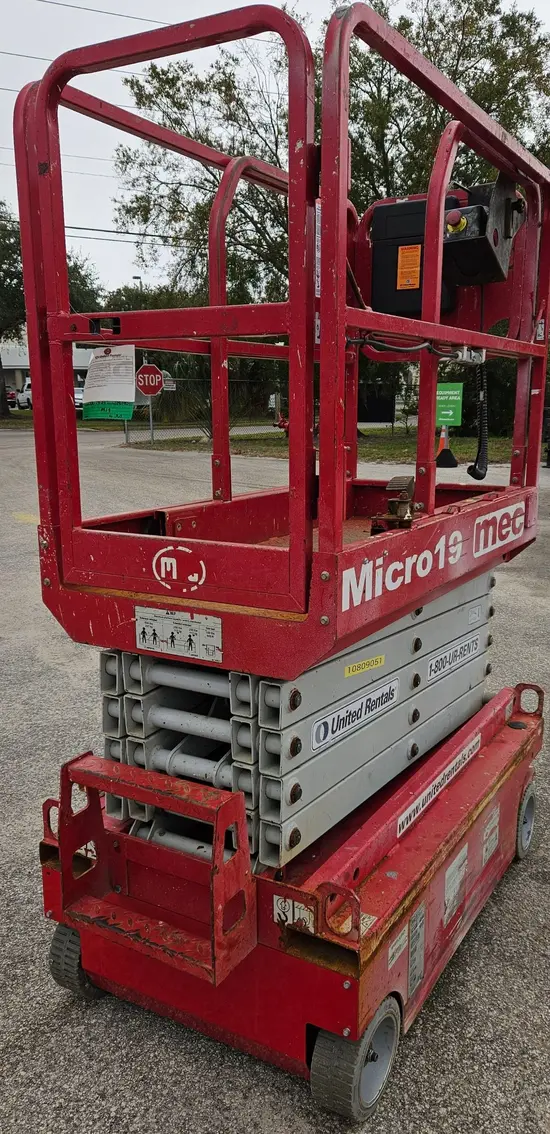 2018 MEC MICRO 19 Scissor Lift