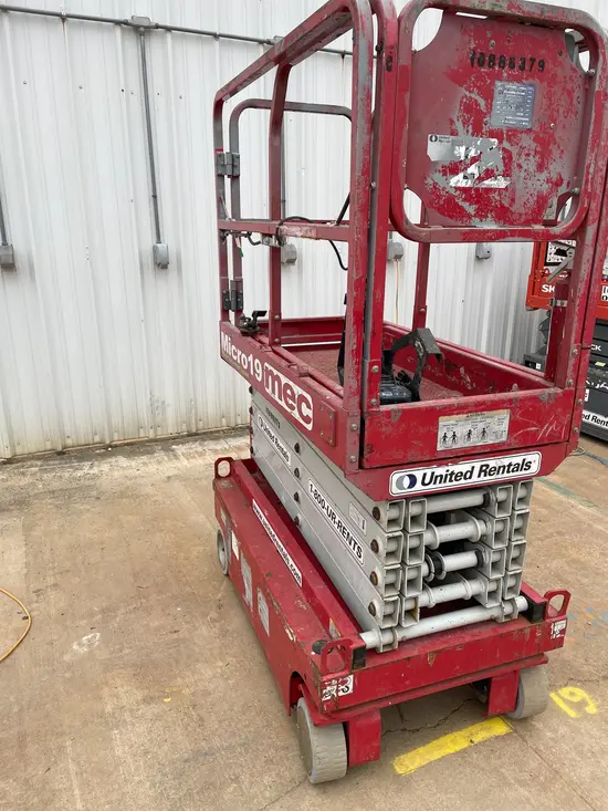 2019 MEC MICRO 19 Scissor Lift