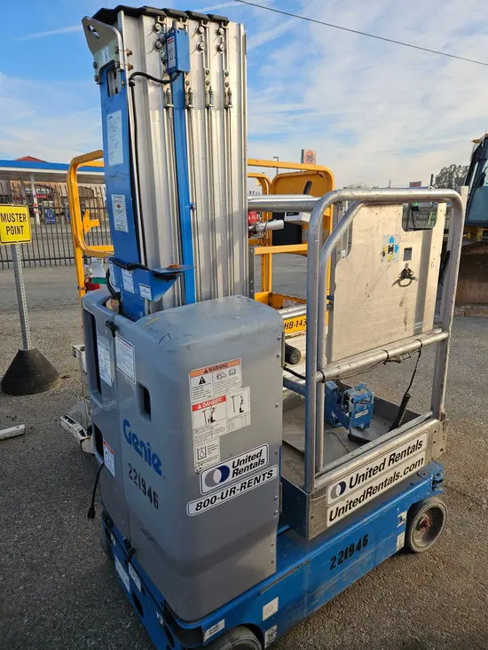 2018 Genie GR-20 Self-Propelled One-Person Lift