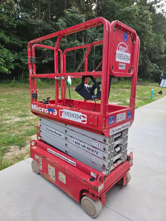 2019 MEC MICRO 19 Scissor Lift