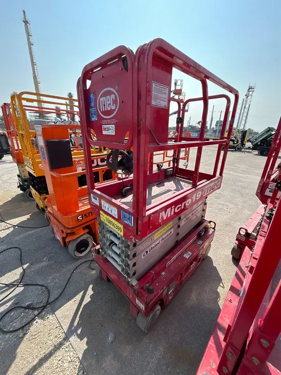 2018 MEC MICRO 19 Scissor Lift