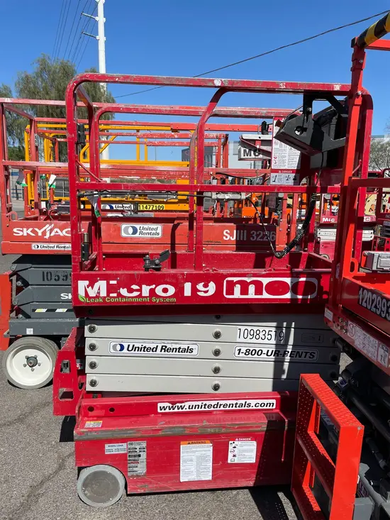 2019 MEC MICRO 19 Scissor Lift