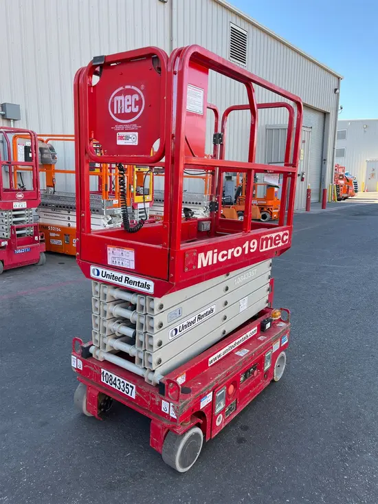 2018 MEC MICRO 19 Scissor Lift