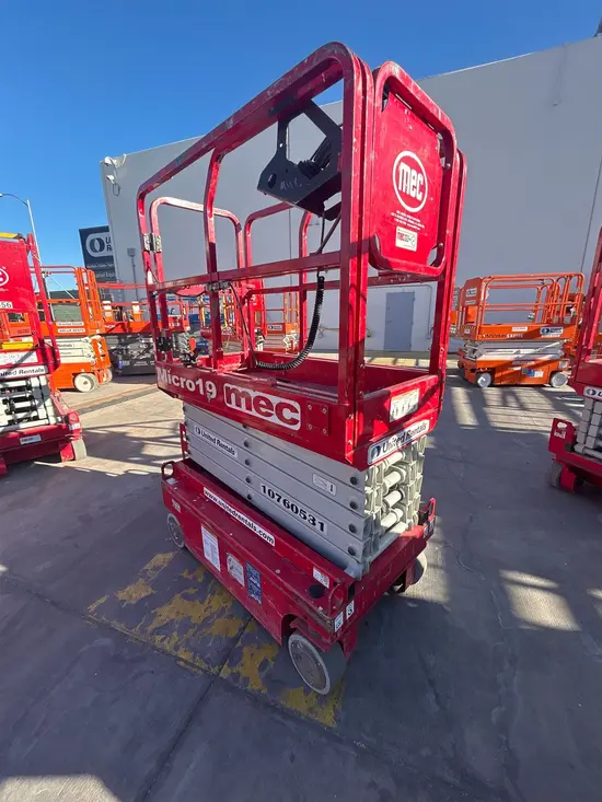 2018 MEC MICRO 19 Scissor Lift