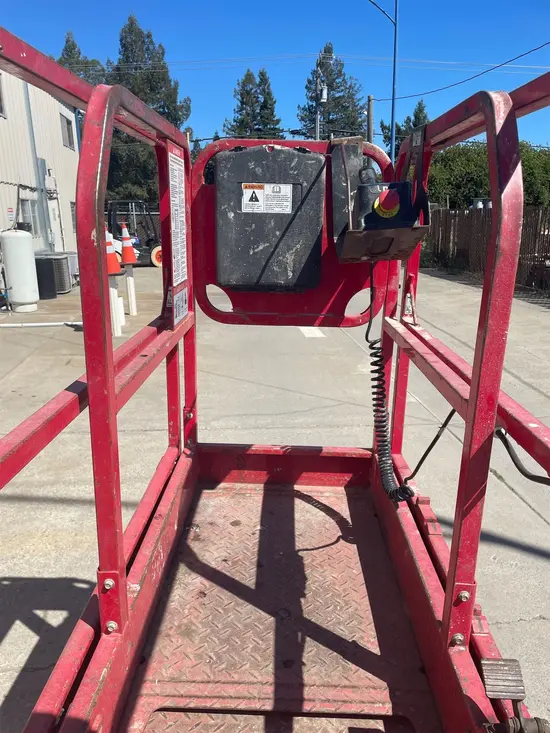 2018 MEC MICRO 19 Scissor Lift