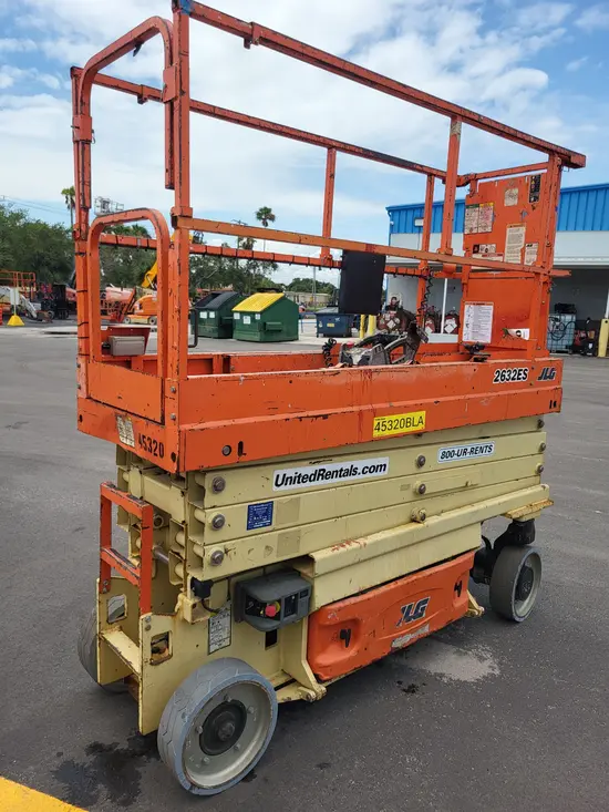 2017 JLG 2632ES