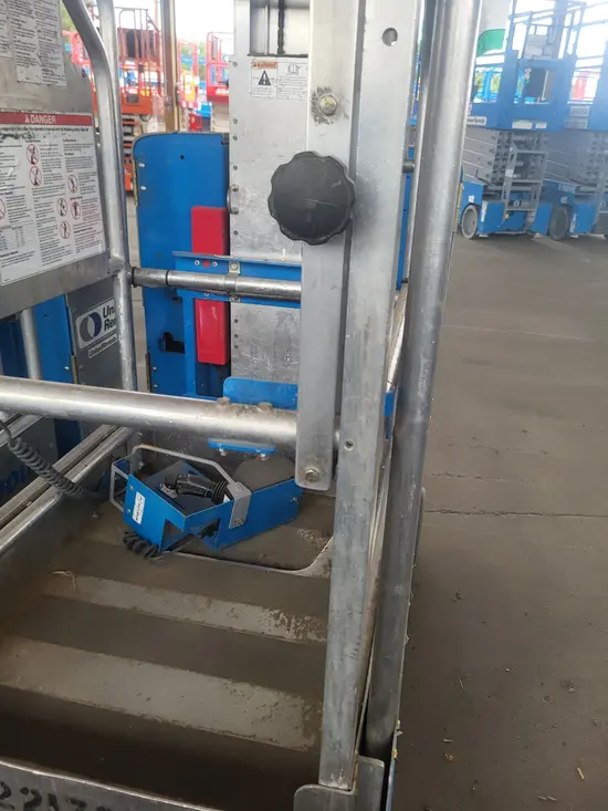 2019 MEC MICRO 19 Scissor Lift