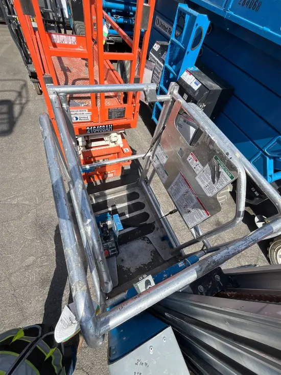 2018 MEC MICRO 19 Scissor Lift