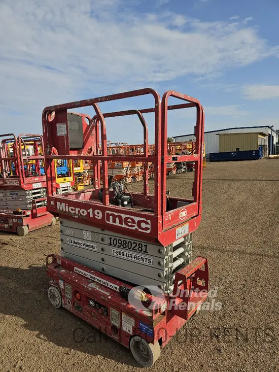 2019 MEC MICRO 19 Scissor Lift