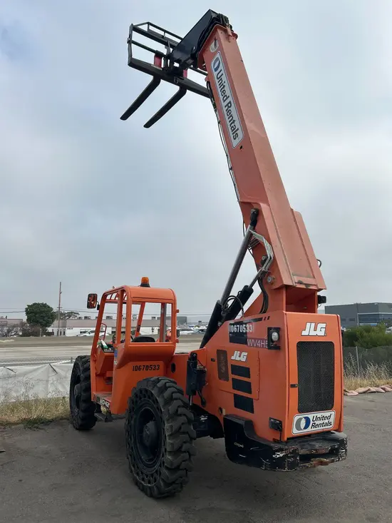 2017 SKYTRAK 8042 Forklift