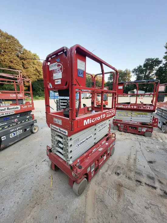 2018 MEC MICRO 19 Scissor Lift