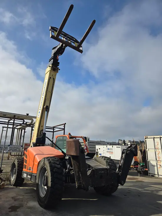 2018 JLG 1055 Forklift