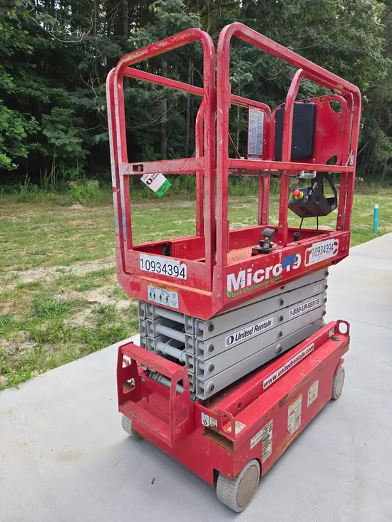 2019 MEC MICRO 19 Scissor Lift