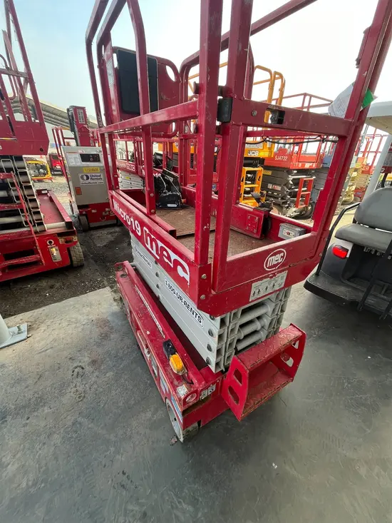 2018 MEC MICRO 19 Scissor Lift