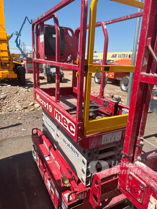 2018 MEC MICRO 19 Scissor Lift