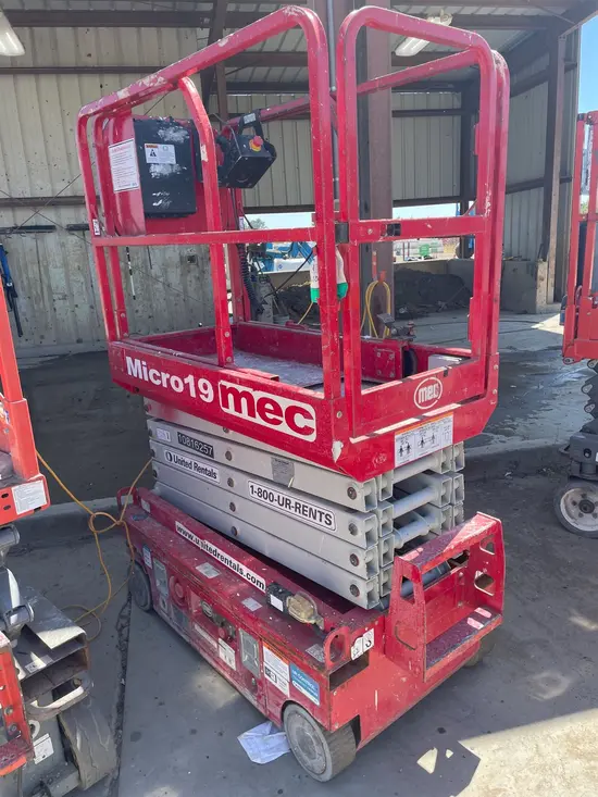 2018 MEC MICRO 19 Scissor Lift