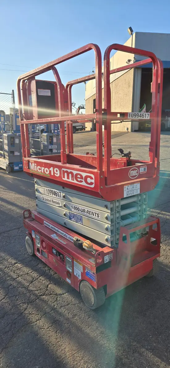 2019 MEC MICRO 19 Scissor Lift
