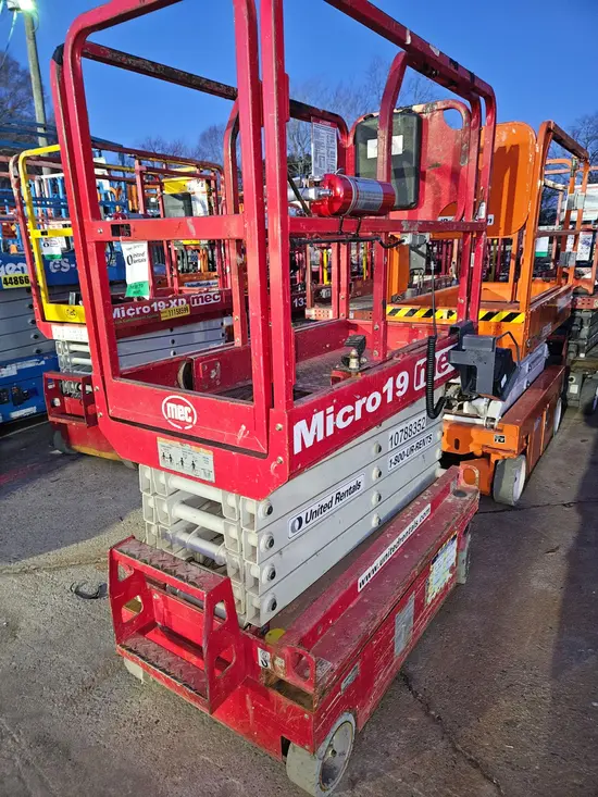 2018 MEC MICRO 19 Scissor Lift