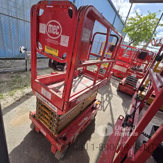 2017 MEC MICRO 19 Scissor Lift